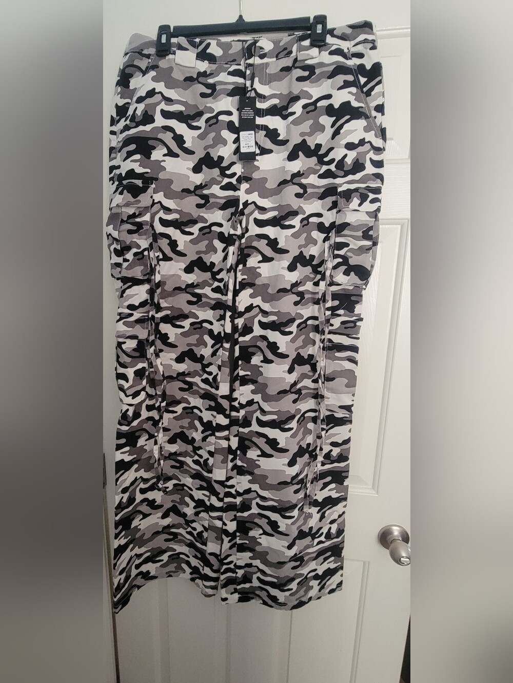 Camo Print Cargo Pant in Black & Gray